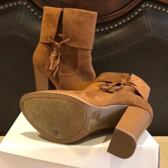 Boots - Picture 3 of 3